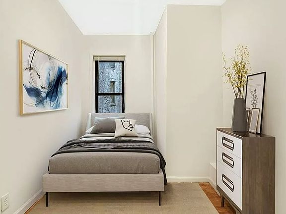 5th image of 300 E 61st St APT 2