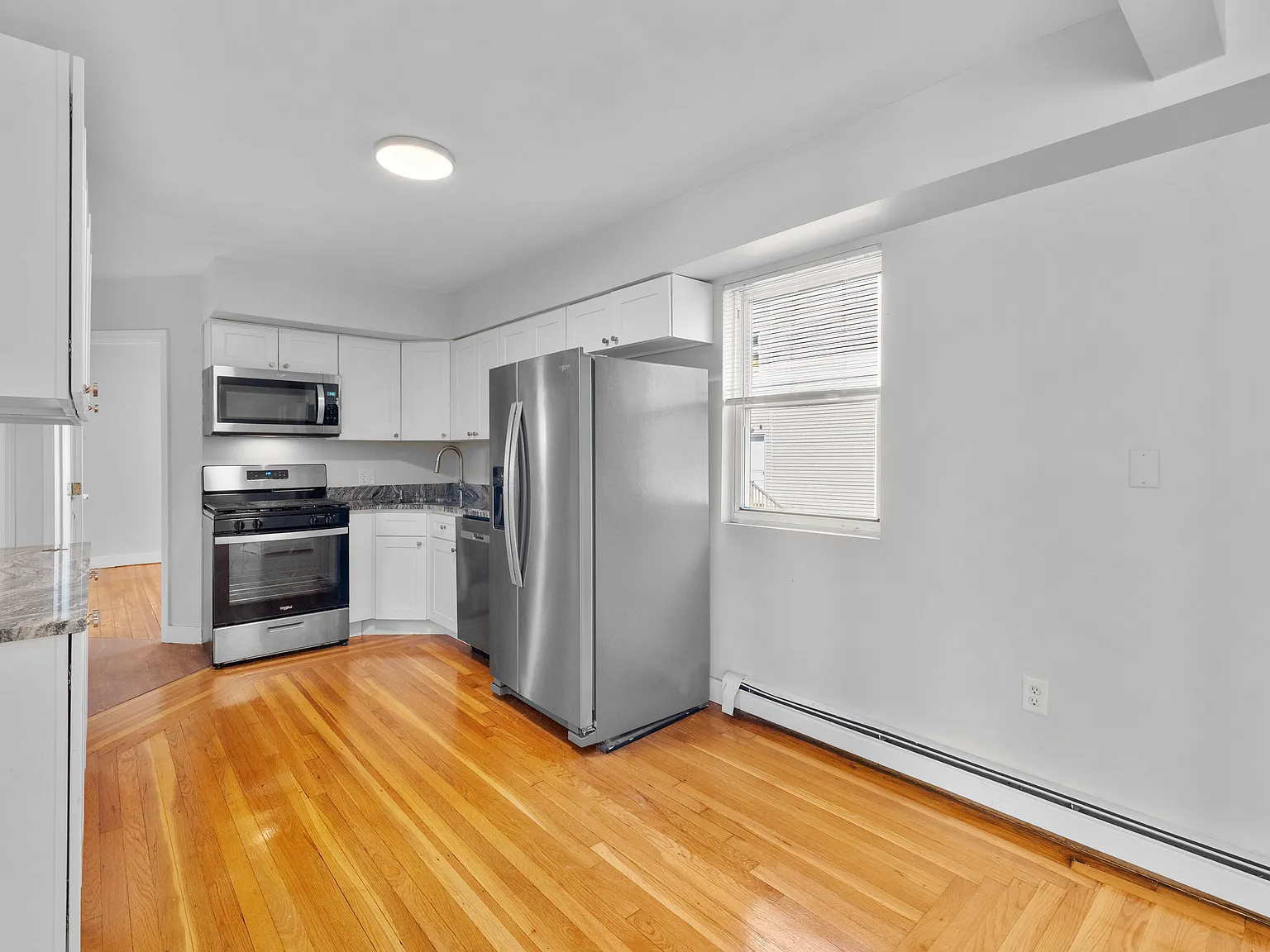 3 bed, 1100 sqft, $3,550 — Photo 4