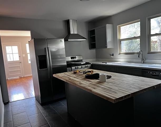 2nd image of 4532 Camel St