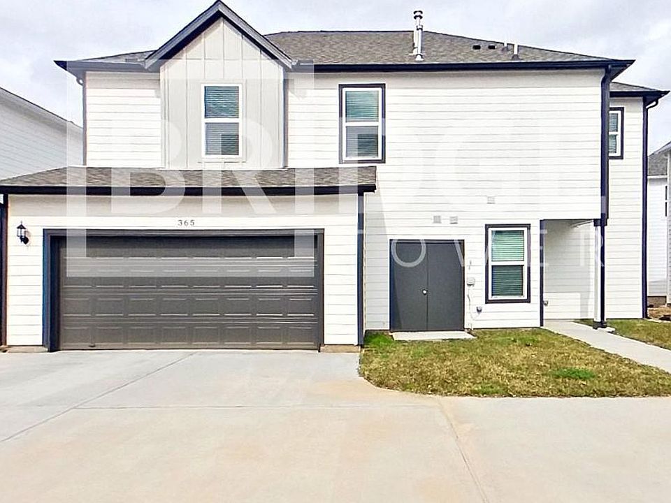 1st image of 365 Huisache St