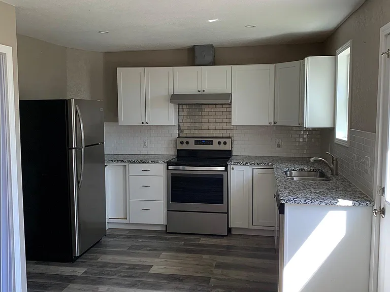 1110 N Main St — Photo 3