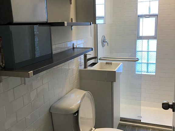 5th image of 1537 N Leavitt St #1R