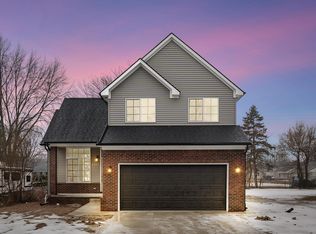 2552 Melvin Ave, Rochester, MI 48307
