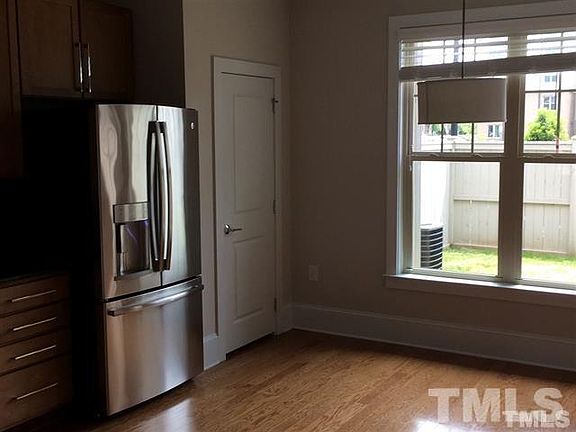 5th image of 373 Avett Dr