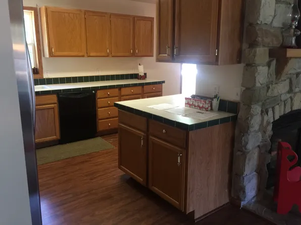 25851 Pleasant Dr, Mattawan, MI 49071