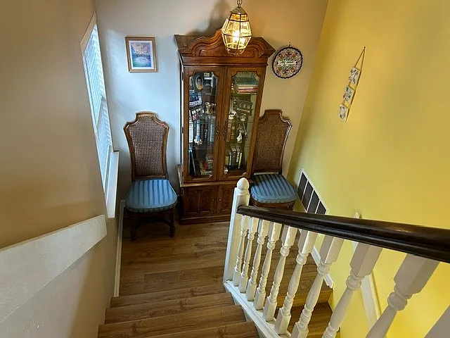 View from the 2nd floor to the landing area