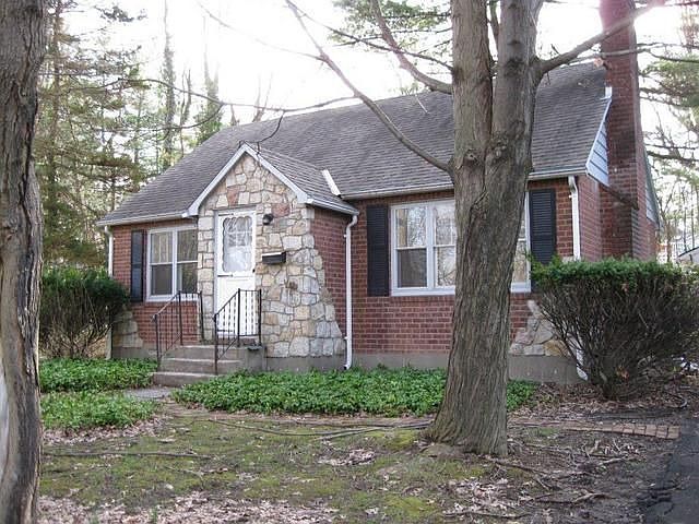 1st image of 40 N Oakwood Ter