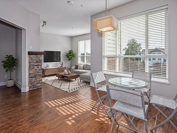 4th image of 3192 Gladwin Rd #303
