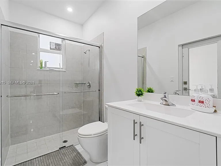 13305 SW 190th Ter — Photo 35