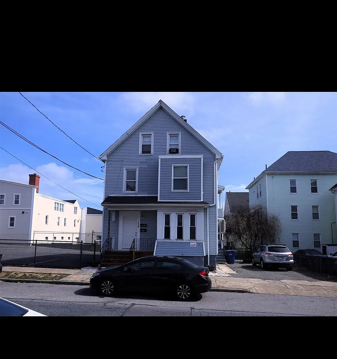2 bed, $1,900 — Photo 1