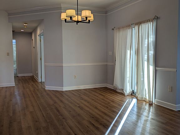 2nd image of 810 Mill Creek Ln