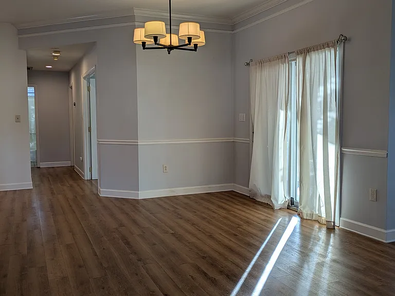 810 Mill Creek Ln — Photo 2