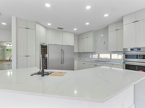 5th image of 1025 NW 121st Lane
