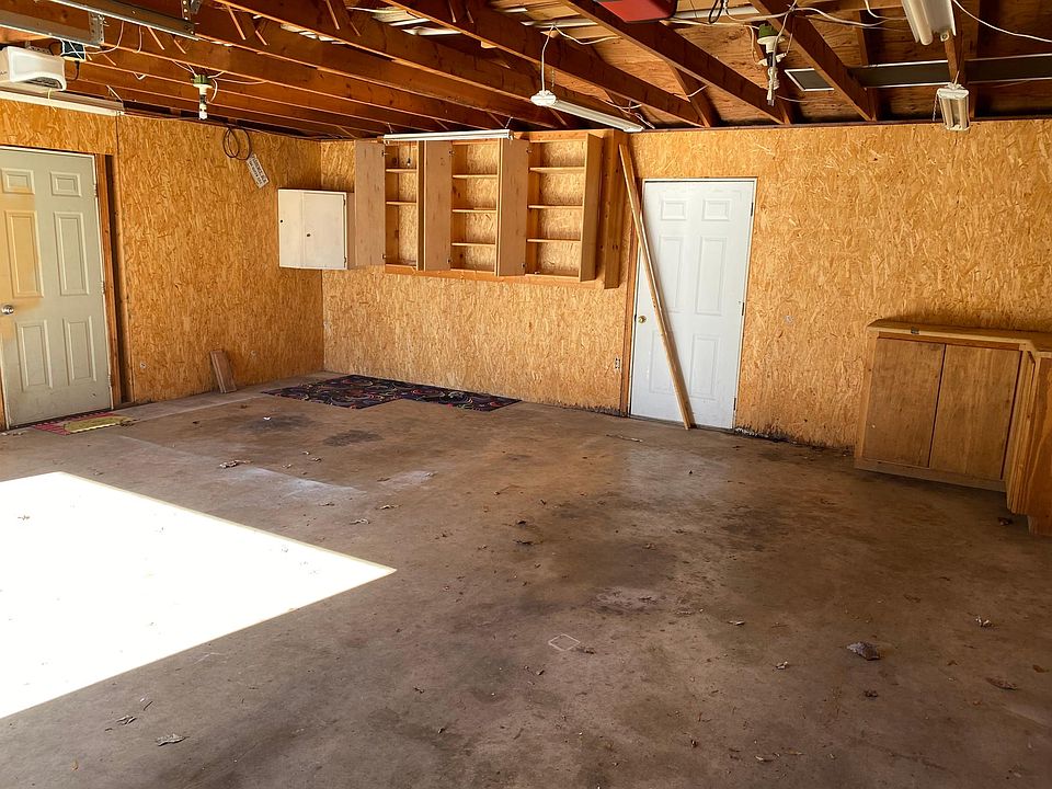 2 car detached garage w/ auto doors