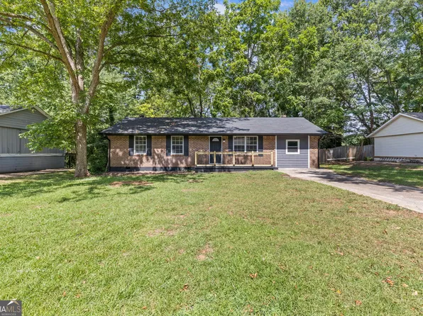 8221 Queens Dr, Jonesboro, GA 30238