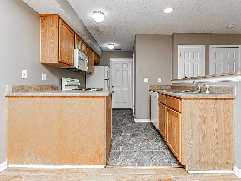 823 Whitetail Ct — Photo 8
