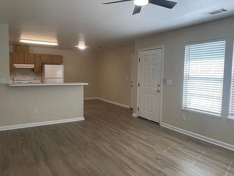 802 Cally Ct — Photo 10