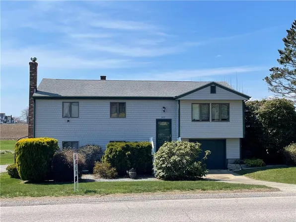 303 Middle Rd, Portsmouth, RI 02871