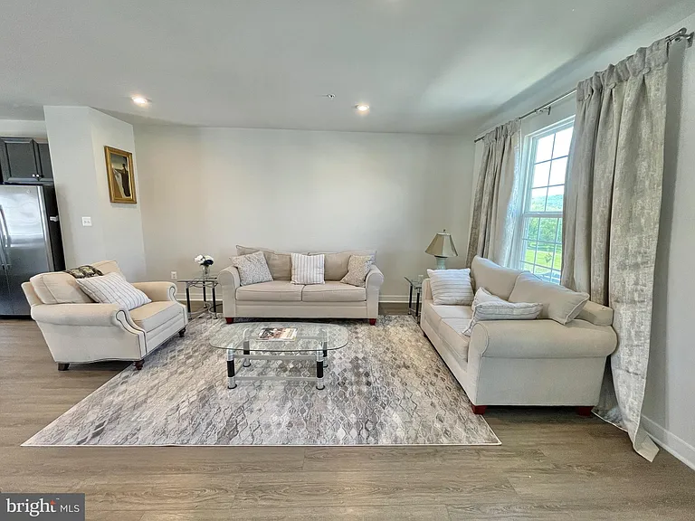 1518 Wilmer Park Ln — Photo 6