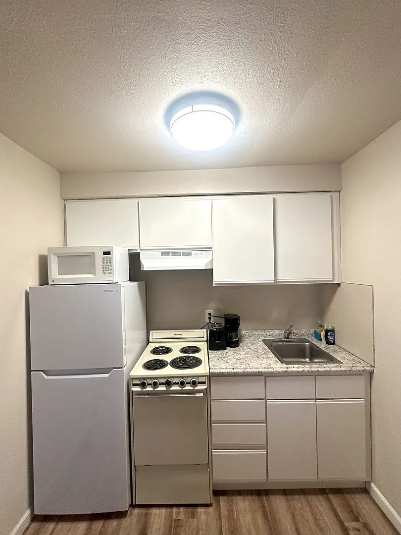 First Hill Apartments — Photo 3