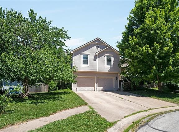 2nd image of 309 NE Golden Gate Ct