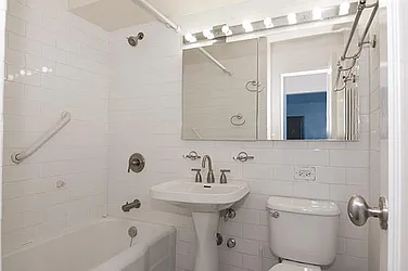 Rented by R New York