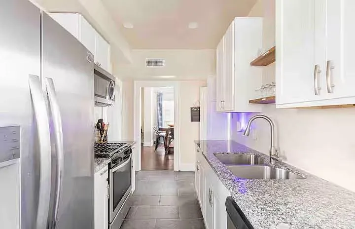 2108 Berry St — Photo 9