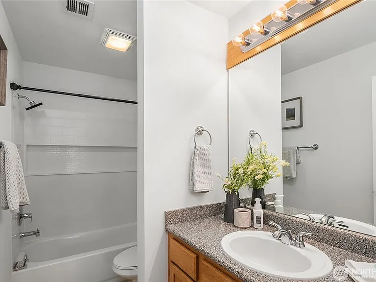 12406 SE 31st St #202 — Photo 16