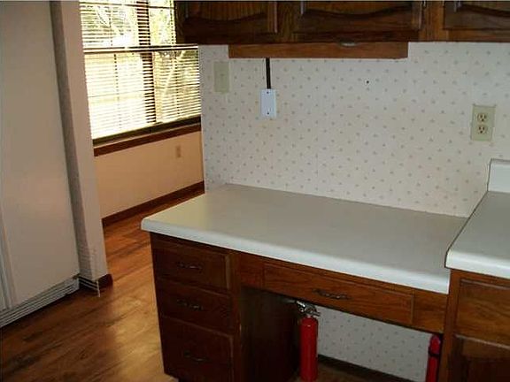 5th image of 212 Cloverdale Blvd Unit A