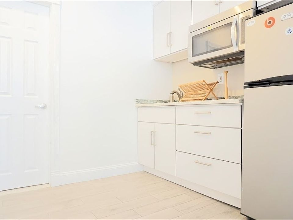 2nd image of 307 E 93rd St #3R