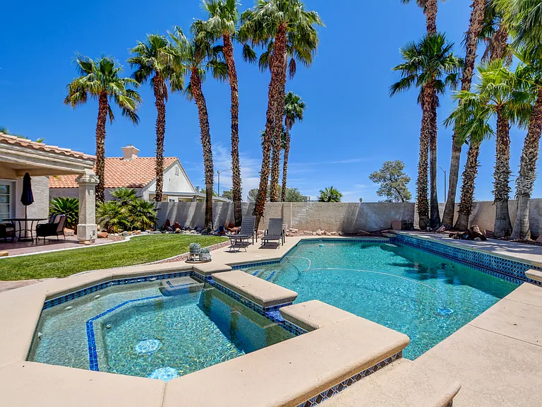 7365 Tamarind Ave — Photo 2