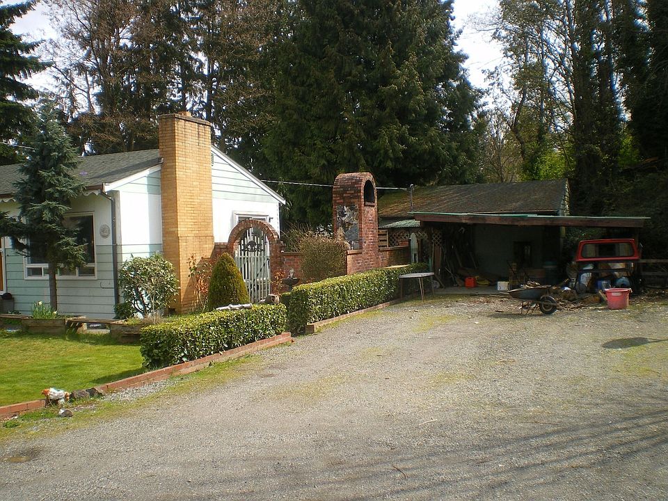 Beautiful elaborate outdoor brick BBQ