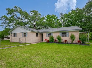 111 N 11th St, Highlands, TX 77562