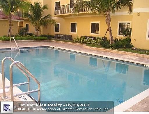 2nd image of 2851 Riverside Dr #203