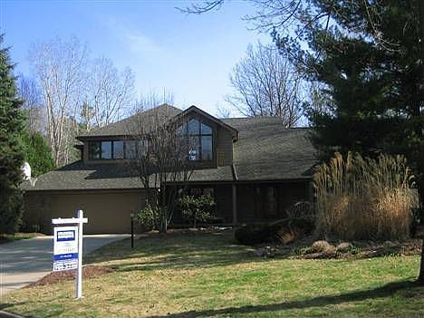 2nd image of 3811 Hemmingway Dr