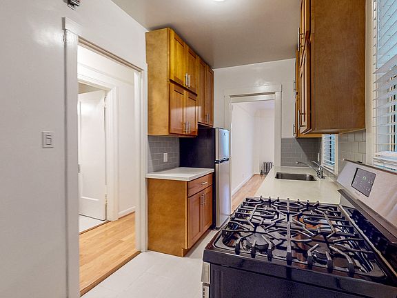 4th image of 2242 Polk St #303