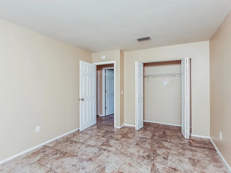 1647 Baker St NE — Photo 10
