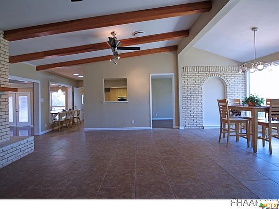 3rd image of 206 Live Oak Dr