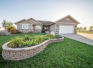 580 Canyon Ln NW, Eyota, MN 55934