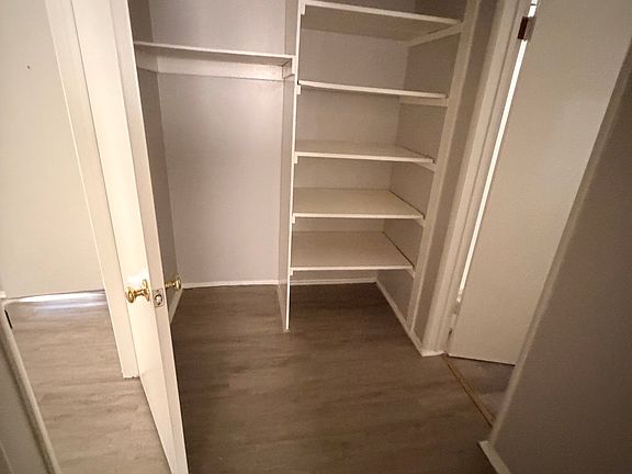 4th image of 300 S Boyle Ave