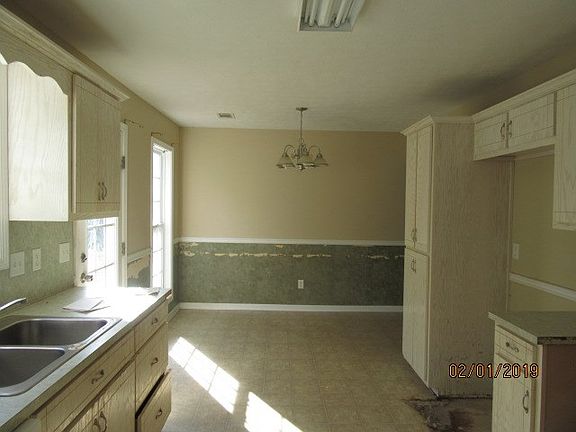 3rd image of 2111 7th St