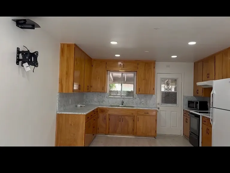 132 Burlando Rd #A — Photo 28