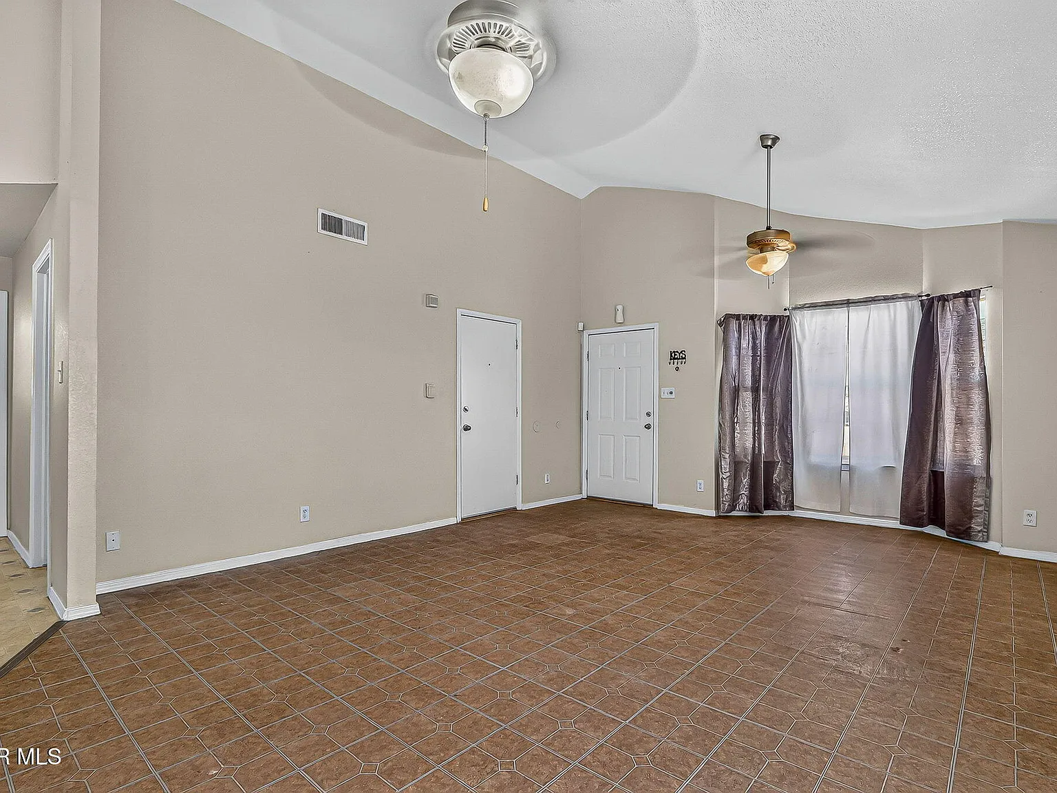 3 bed, 2.0 bath, 1142 sqft, $1,350 — Photo 4