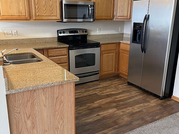 3rd image of 8247 S 85th St