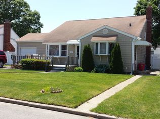 78 W 20th St, Deer Park, NY 11729