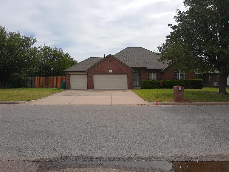 500 Westridge Dr — Photo 1