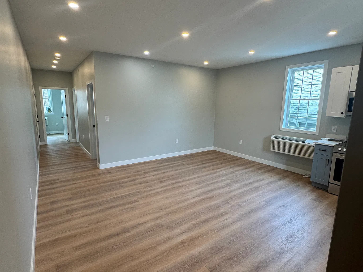 3 bed, 1000 sqft, $2,250 — Photo 4