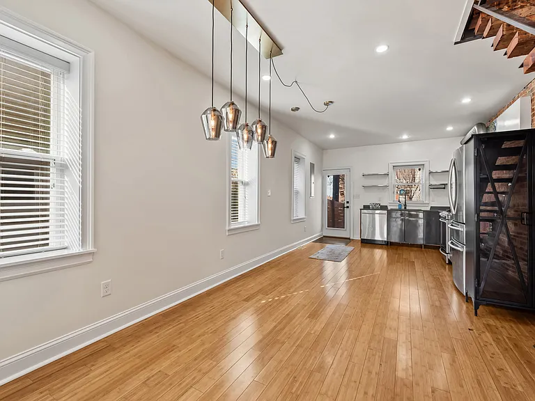 412 E Lanvale St — Photo 10