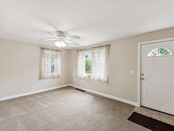3rd image of 3656 Fyffe Ave