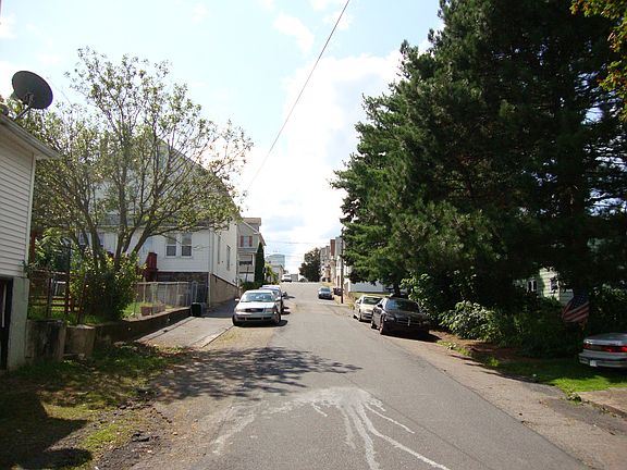 Exterior Neighborhood (street photo)